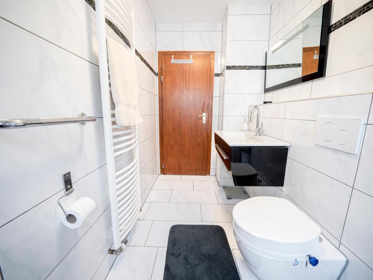 TRUTH King Size Betten, Kamin, Smart-TV, Massagestuhl Dortmund Exterior foto